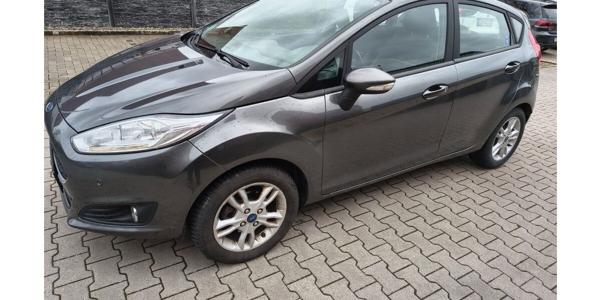 Ford Fiesta 68.600 km 7.100 &euro; Bremerhaven 27578